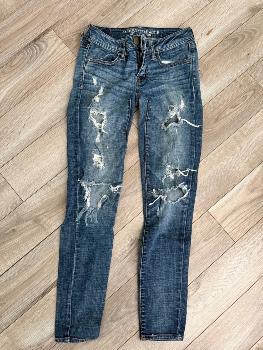 American Eagle Outfitters Women’s Distressed Mid-Dark Blue Skinny Jeans